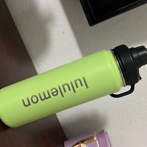 24oz Lululemon water bottle